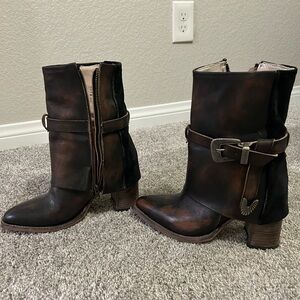 Freebird Jylina. Black distressed. Worn once. Size 8.